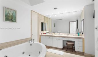 19500 Turnberry Way 7A, Aventura, FL 33180