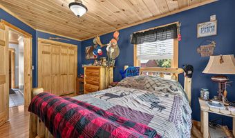 625 Mcgrath Pond Rd, Belgrade, ME 04917