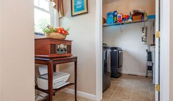 9 Wilshire Ln, Cranston, RI 02921