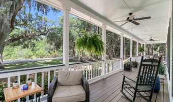 8 Dolphin Point Dr, Beaufort, SC 29907