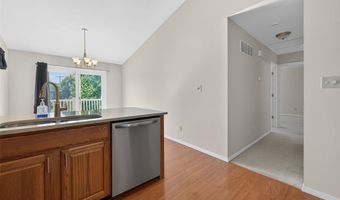 812 Whispering Village Cir, Ballwin, MO 63021