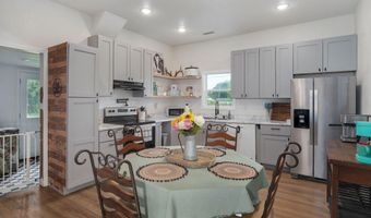 430 S Oak Ave, Aurora, MO 65605