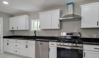 116 E Hadley St, Aurora, MO 65605