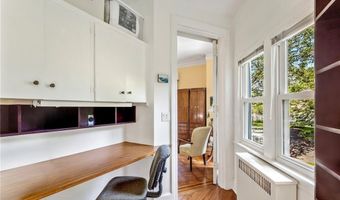 245 Eustis Ave B, Newport, RI 02840