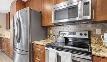 140 UWAPO Rd 9-103, Kihei, HI 96753