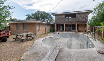 1208 N Woodlawn Dr, Alice, TX 78332