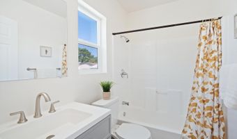 1055 S Wright Rd, Santa Rosa, CA 95407