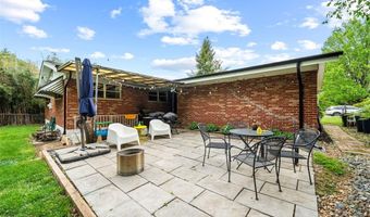 7204 Rockspring Dr, Affton, MO 63123