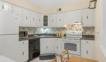 1860 W Surrey Park Ln 2B, Arlington Heights, IL 60005