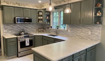 15 Royalwood Ct, Cheshire, CT 06410