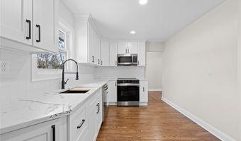 22 Guilette Pl, Amityville, NY 11701