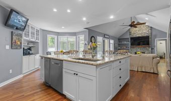 71 Olde Orchard Rd, Clinton, CT 06413