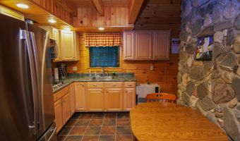 123 Richards Ln, Abbot, ME 04406