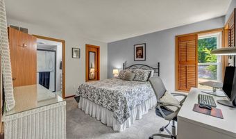 255 Portage Lakes Dr E, Akron, OH 44319