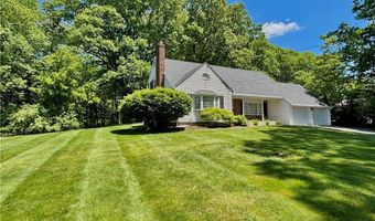 2 High Ridge Dr, Cumberland, RI 02864
