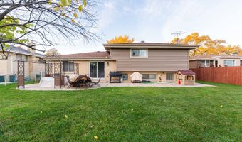 1527 W Holtz Ave, Addison, IL 60101