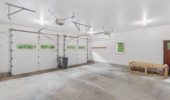 67 E West Ln, Belgrade, ME 04917