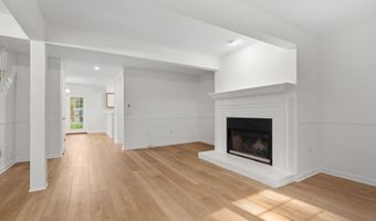 1 E Hayestown Rd 33, Danbury, CT 06811