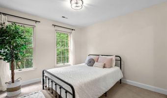 10023 STERLING Ter, Rockville, MD 20850