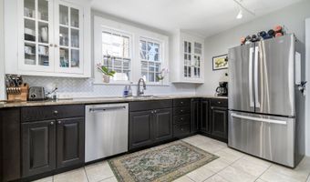 363 Lake Ave, Bridgeport, CT 06605