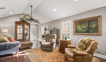 111 Acacia Ln, Abbeville, LA 70510