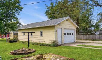 22 N Metcalf Ave, Amboy, IL 61310