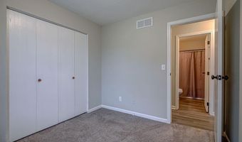 322 Whippoorwill Dr, Batesville, IN 47006