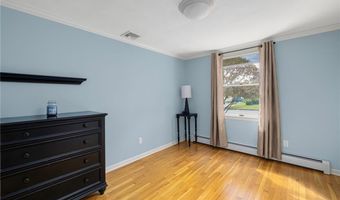 40 Quail Hollow Rd, Cranston, RI 02920