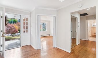 5813 MIDHILL St, Bethesda, MD 20817
