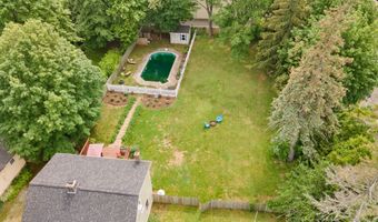 8 Maple Ave, Clinton, CT 06413
