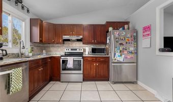11 Nichole Ln, Coventry, RI 02816