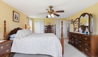 8 Sunshine Dr, Alexandria Twp., NJ 08867