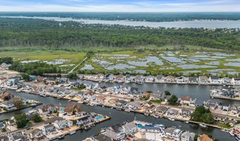 33 Amherst Dr, Bayville, NJ 08721