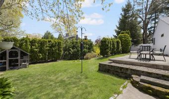 120 Bretton Woods Dr, Cranston, RI 02920
