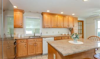 200 Princess Ave, Cranston, RI 02920