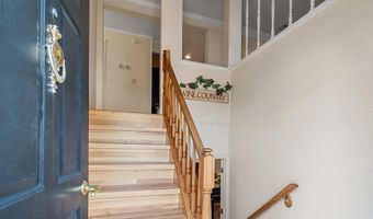 19 Elm St, Beachwood, NJ 08722