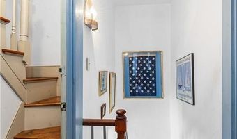 23 Willow St, Newport, RI 02840