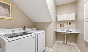 15586 Cedar Ln, Basehor, KS 66007