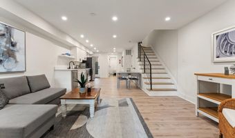 922 8TH St NE, Washington, DC 20002