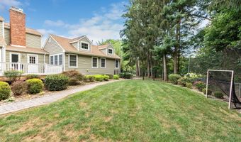 44 Devonshire Ct, Middletown, NJ 07748