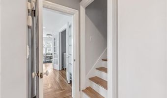 101 County Rd, Barrington, RI 02806