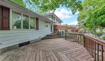 8 Countryside Ct, Amherst, NY 14221
