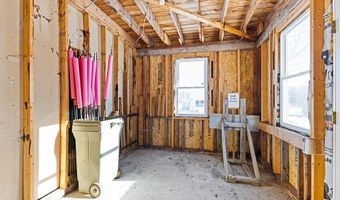 9 Snug Harbor Rd, Belgrade, ME 04917