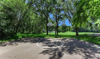 5820 139th St W, Apple Valley, MN 55124