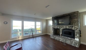 360 2ND St, Bandon, OR 97411