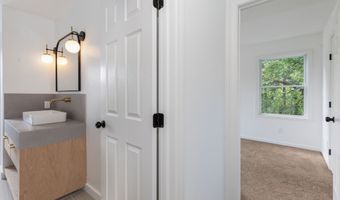 8 James St, Danbury, CT 06810
