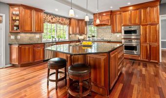 3801 WASHINGTON WOODS Dr, Alexandria, VA 22309
