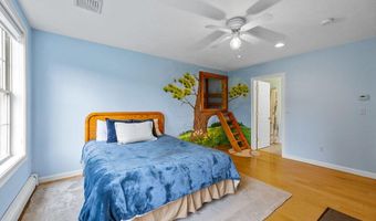 29 Weatherdeck Dr, Bourne, MA 02532