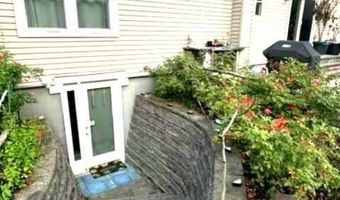 28 Westwood Dr, Bayville, NJ 08721