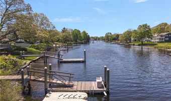 106 N River Dr, Narragansett, RI 02882